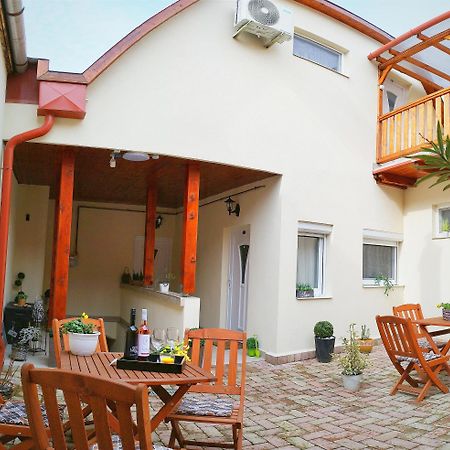 Varfal Apartman Eger Exteriör bild