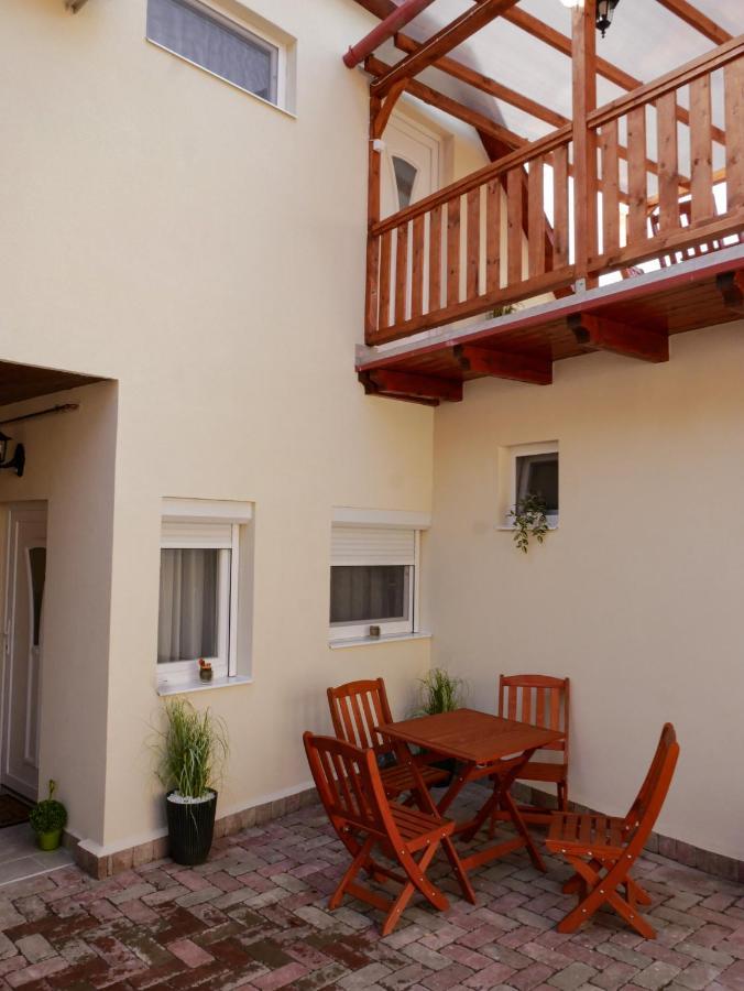 Varfal Apartman Eger Exteriör bild