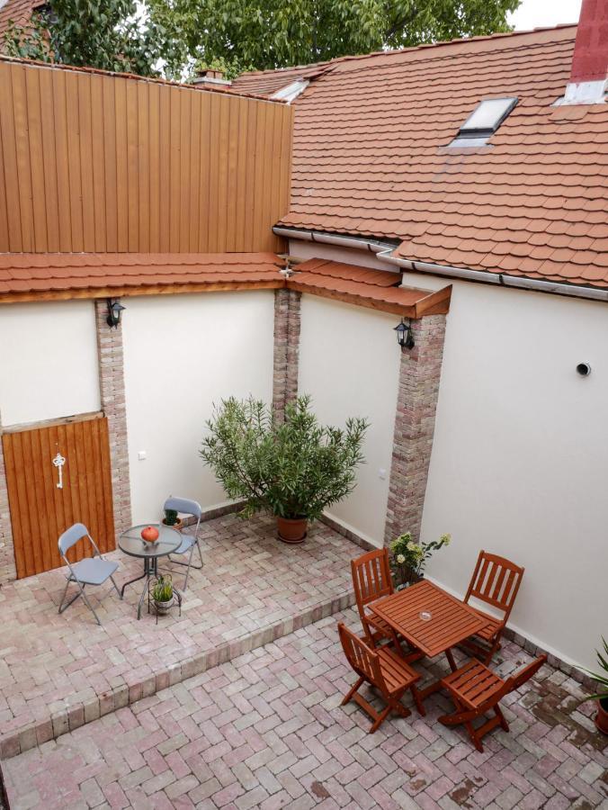 Varfal Apartman Eger Exteriör bild