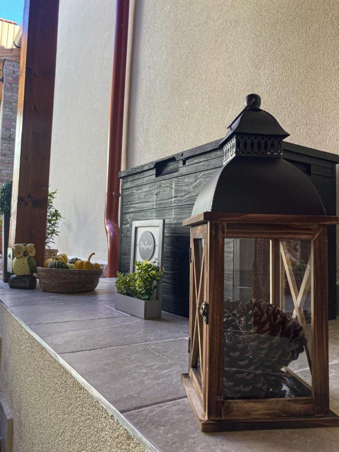 Varfal Apartman Eger Exteriör bild