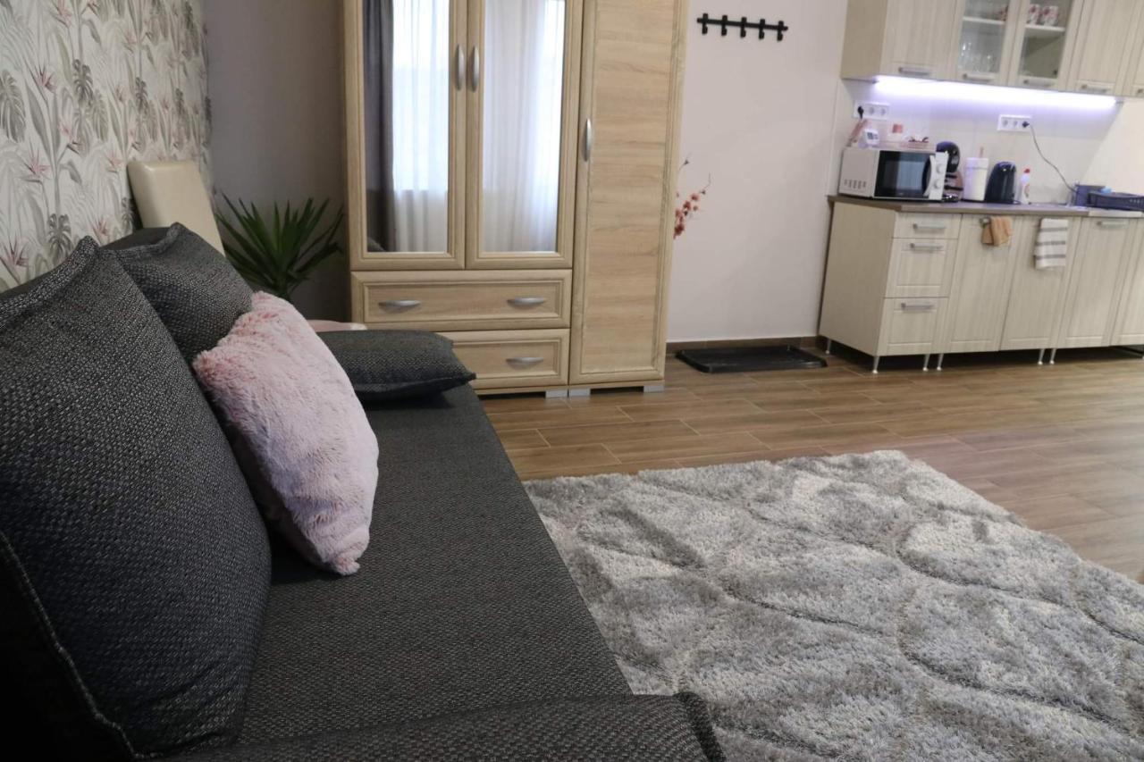 Varfal Apartman Eger Exteriör bild