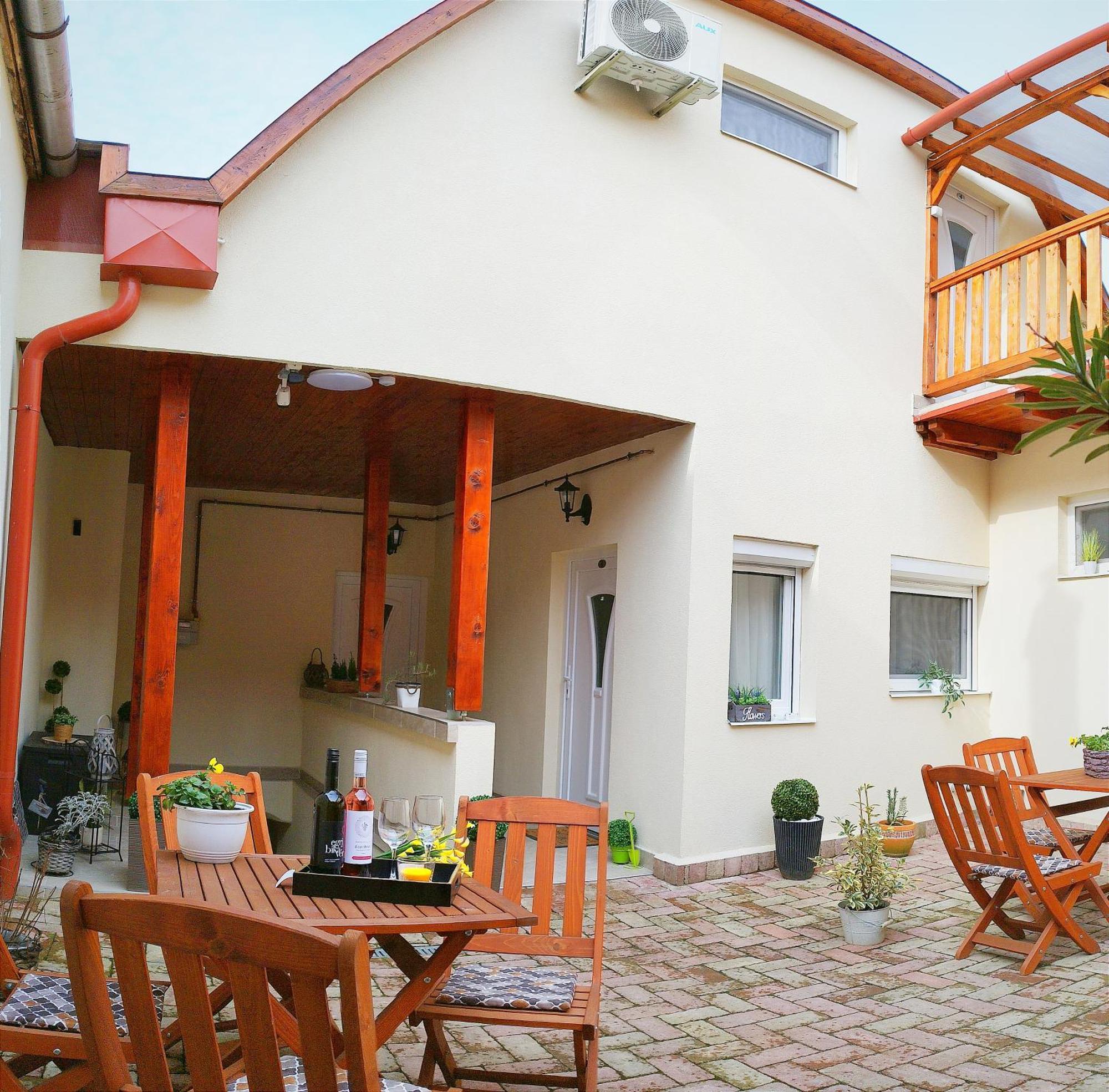 Varfal Apartman Eger Exteriör bild