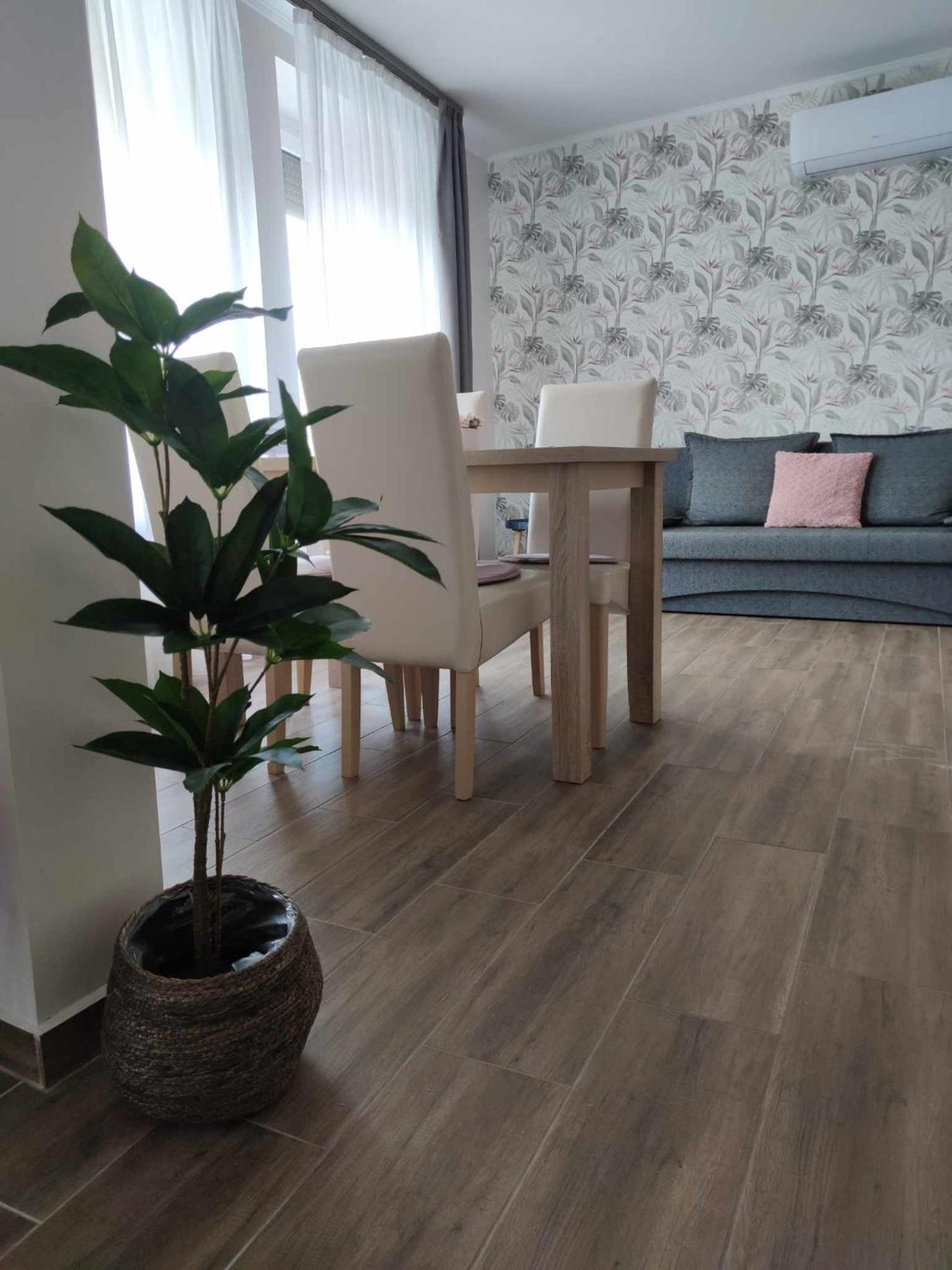 Varfal Apartman Eger Exteriör bild