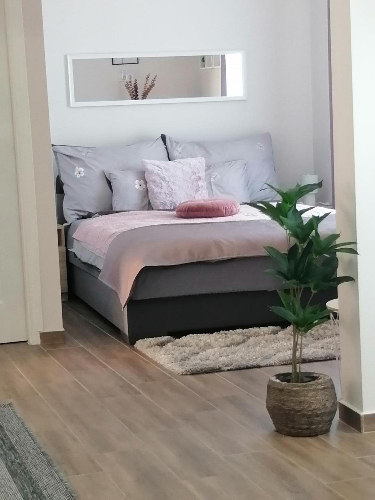 Varfal Apartman Eger Exteriör bild