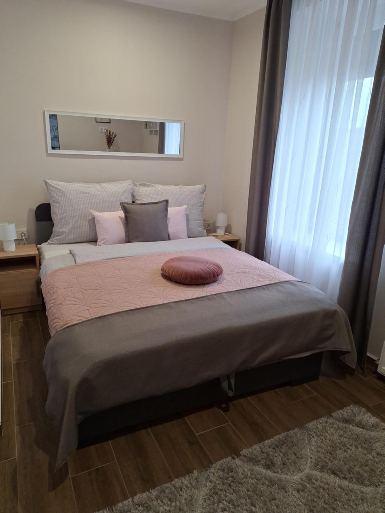Varfal Apartman Eger Rum bild