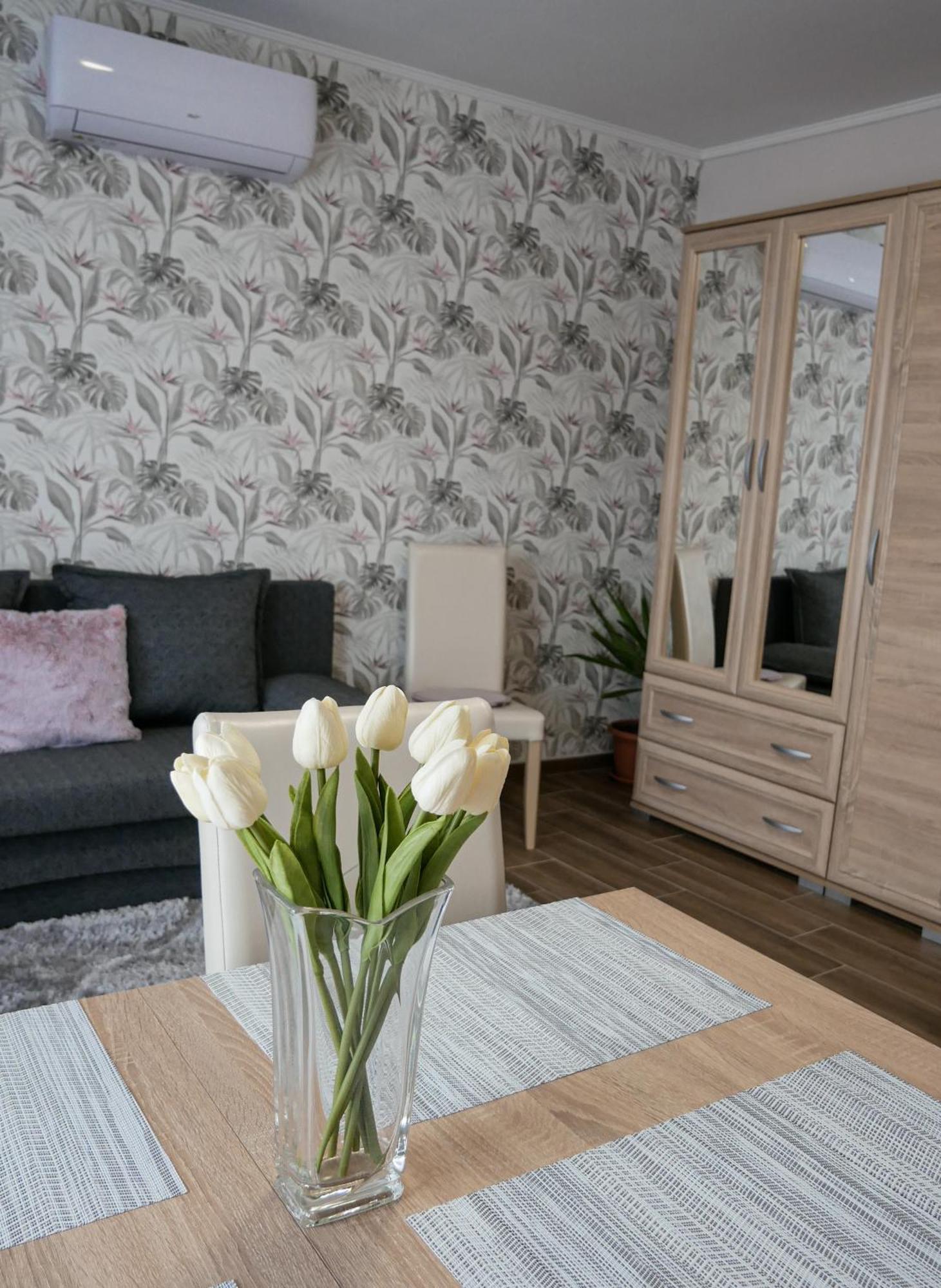 Varfal Apartman Eger Rum bild
