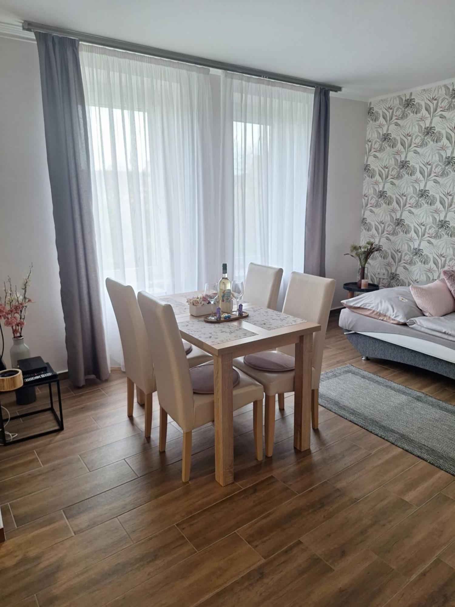 Varfal Apartman Eger Rum bild